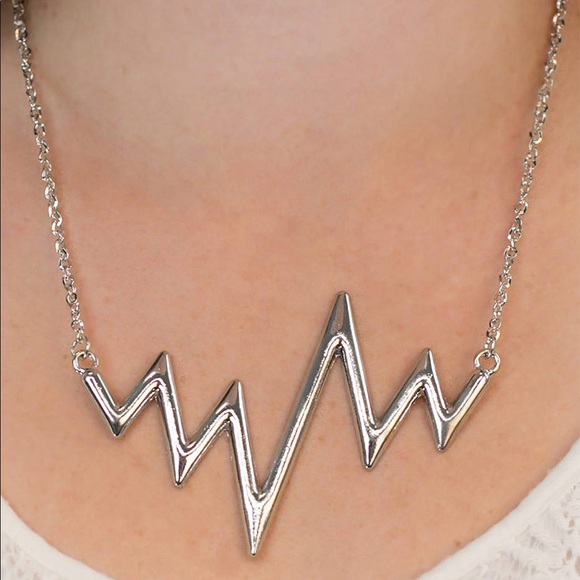 ❤️In A Heartbeat Necklace Set - Picture 2 of 4